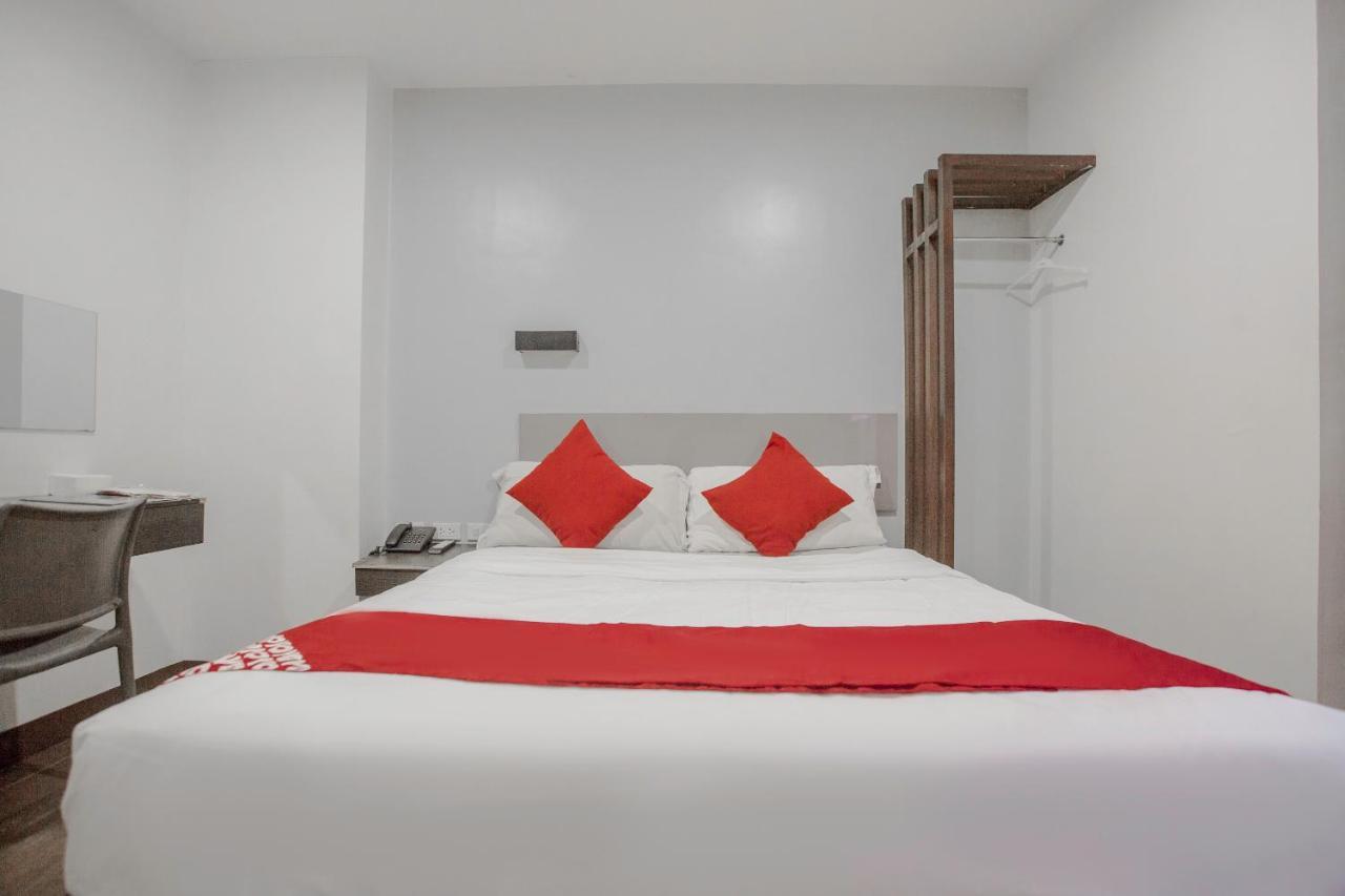 Oyo 637 Fox Hotel Quezon City Exterior photo