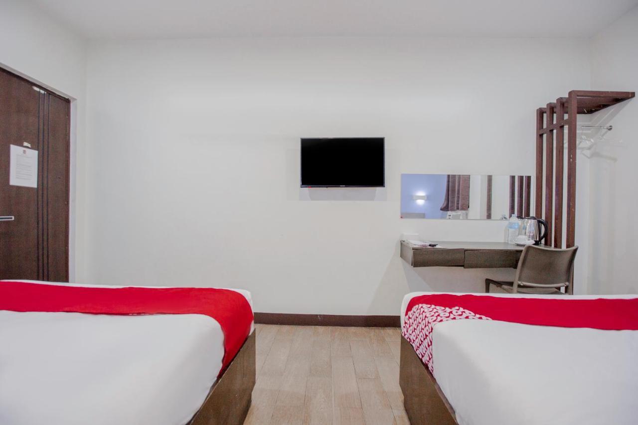 Oyo 637 Fox Hotel Quezon City Exterior photo