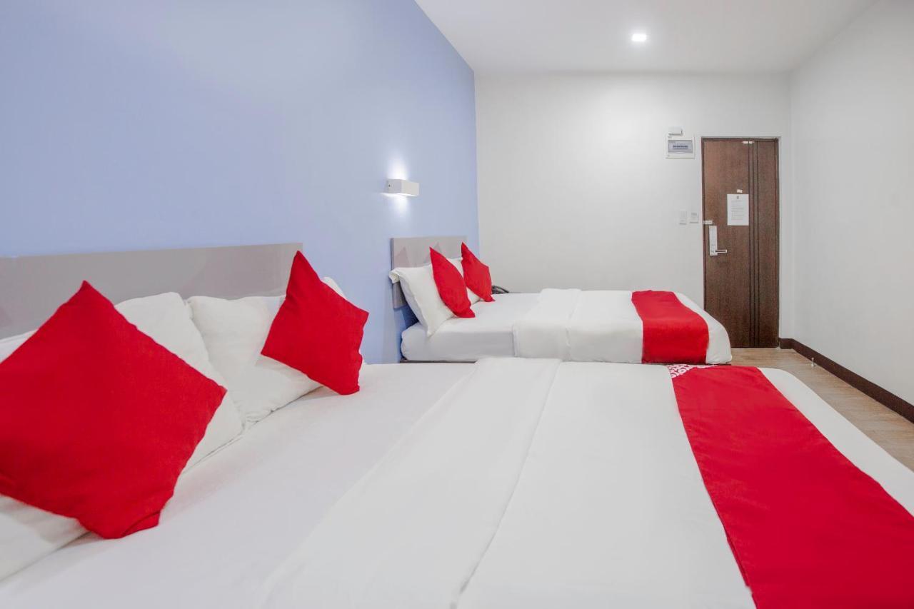 Oyo 637 Fox Hotel Quezon City Exterior photo