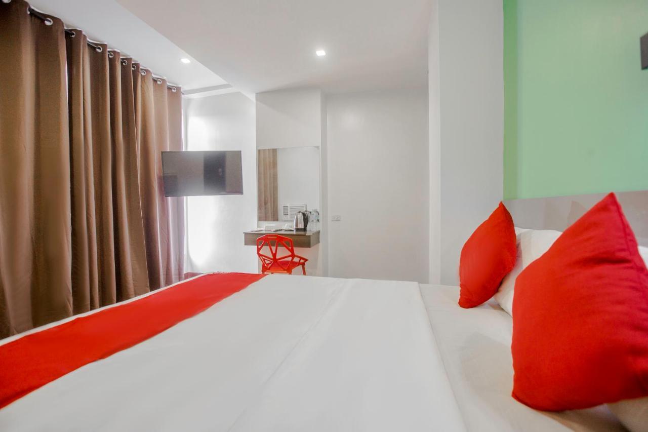 Oyo 637 Fox Hotel Quezon City Exterior photo