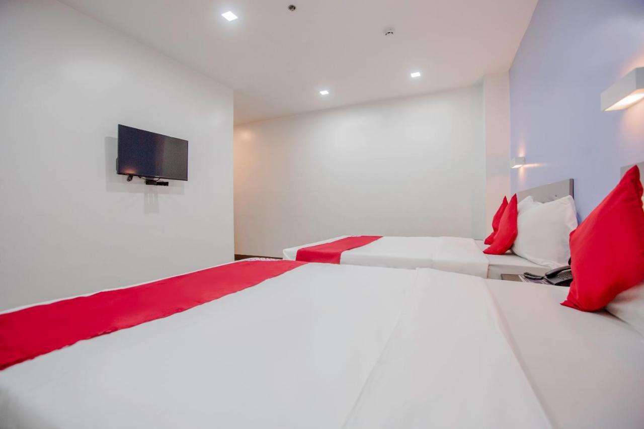 Oyo 637 Fox Hotel Quezon City Exterior photo