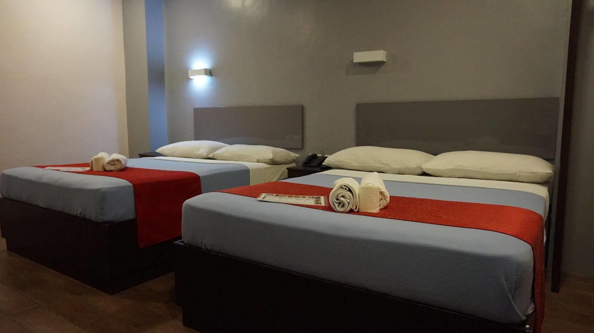 Oyo 637 Fox Hotel Quezon City Exterior photo